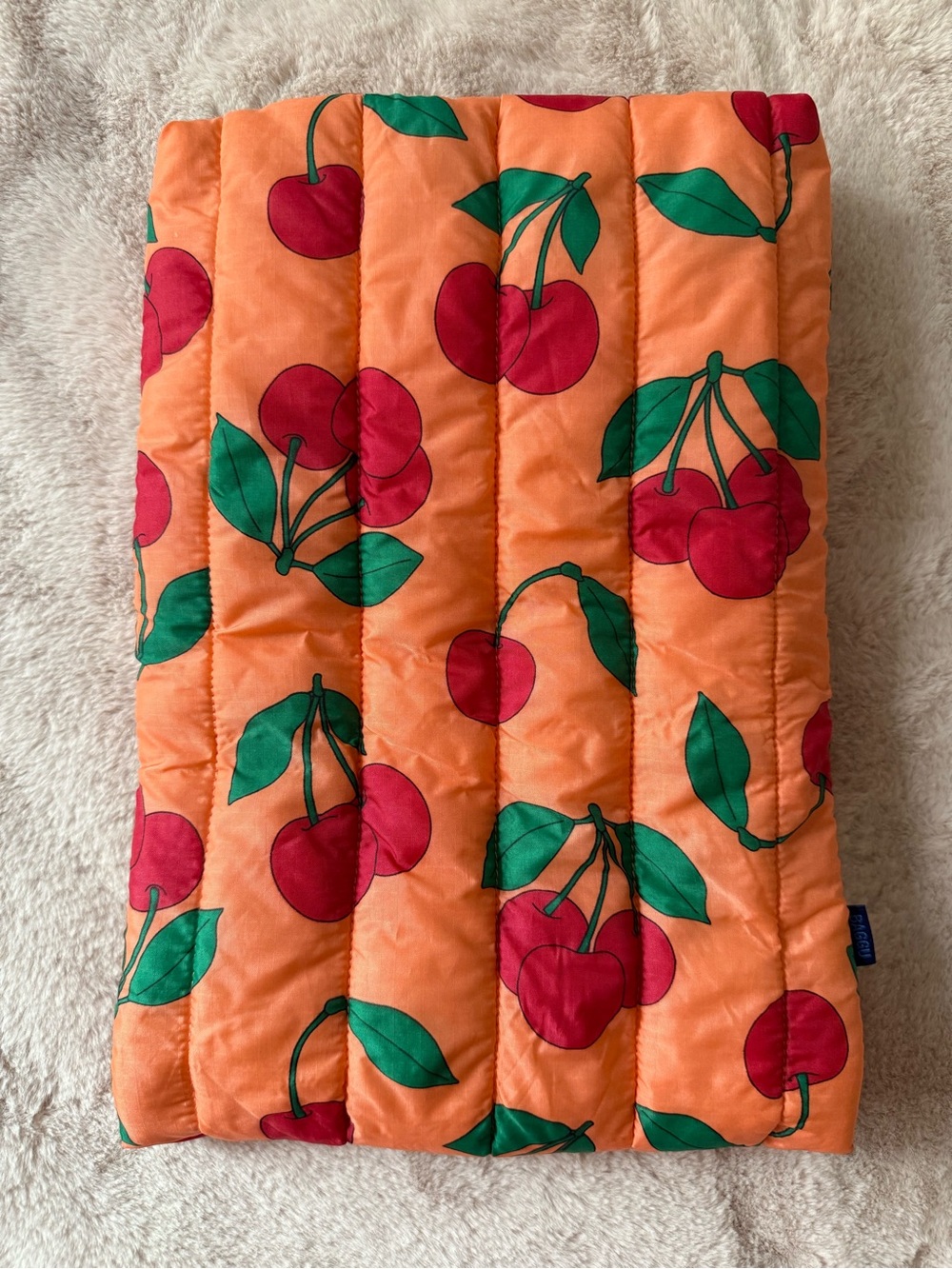 BAGGU Puffy Laptop Sleeve 13”/14” Sherbert Cherry - Picture 4 of 10